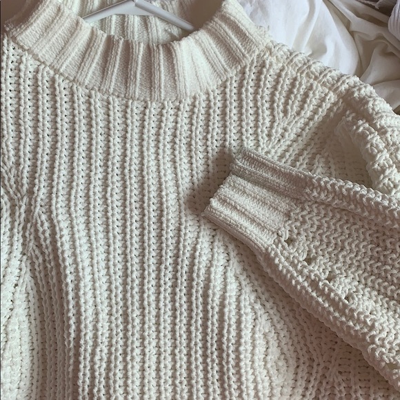 hollister sweater - Picture 2 of 3